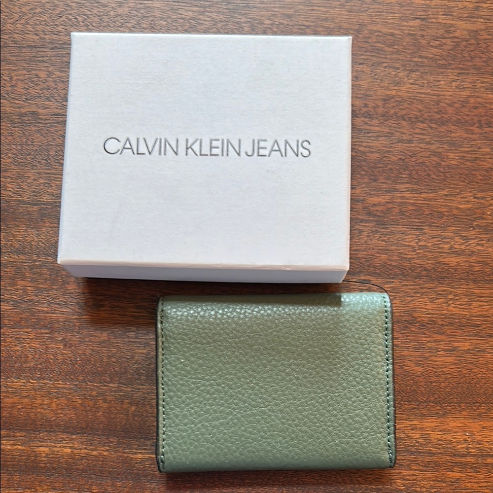 Calvin Klein Green Leather Wallet NWT